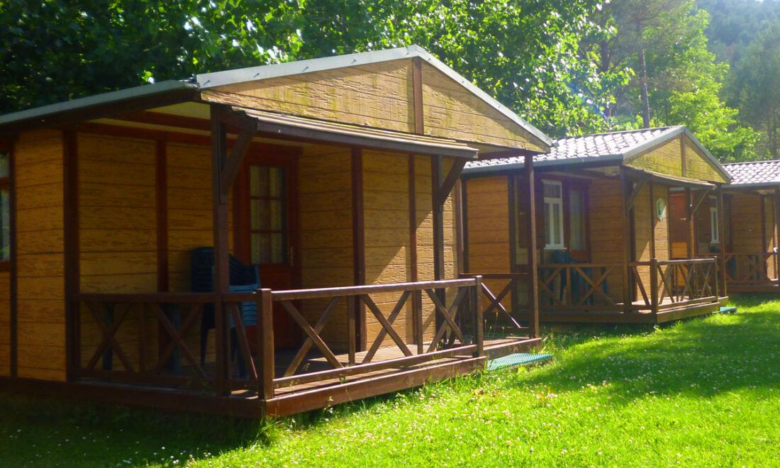 Área de autocaravanas Camping Pirinenc en Campdevànol, Girona